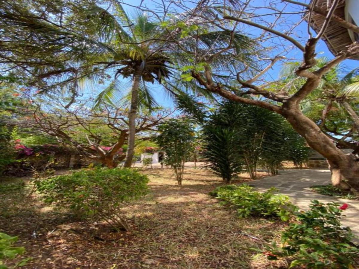 Silver Rock Hotel & Beachfront Apartments Malindi Exterior photo