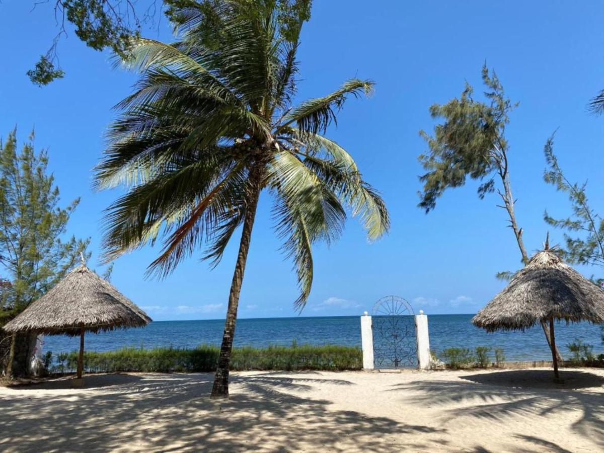 Silver Rock Hotel & Beachfront Apartments Malindi Exterior photo