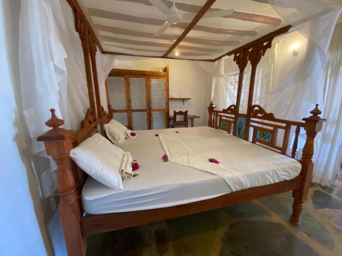 Silver Rock Hotel & Beachfront Apartments Malindi Exterior photo