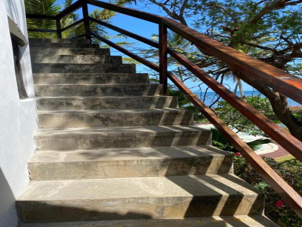 Silver Rock Hotel & Beachfront Apartments Malindi Exterior photo