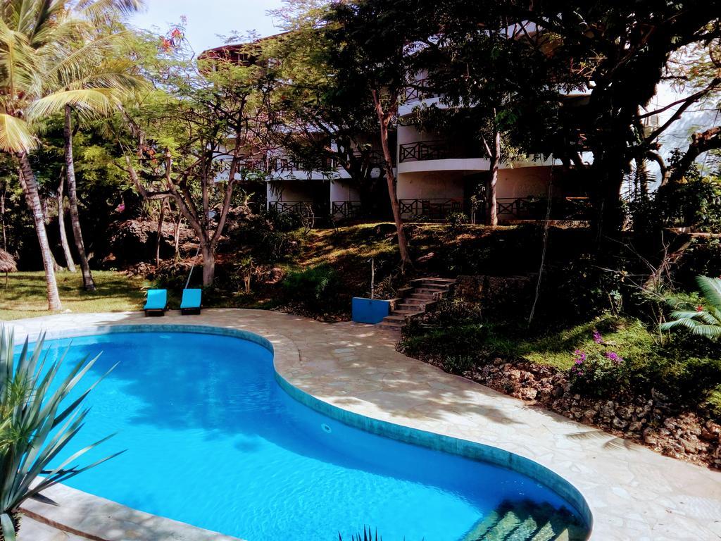 Silver Rock Hotel & Beachfront Apartments Malindi Exterior photo